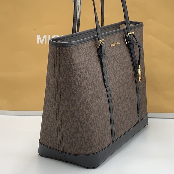 MICHAEL KORS OUTLET
Jet Set Travel Large Logo Tote Bag - Picture 8 of 14